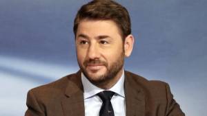 Ανδρουλάκης: Αναξιοκρατία των εμβολιασμών για τους νεότερους ευπαθείς