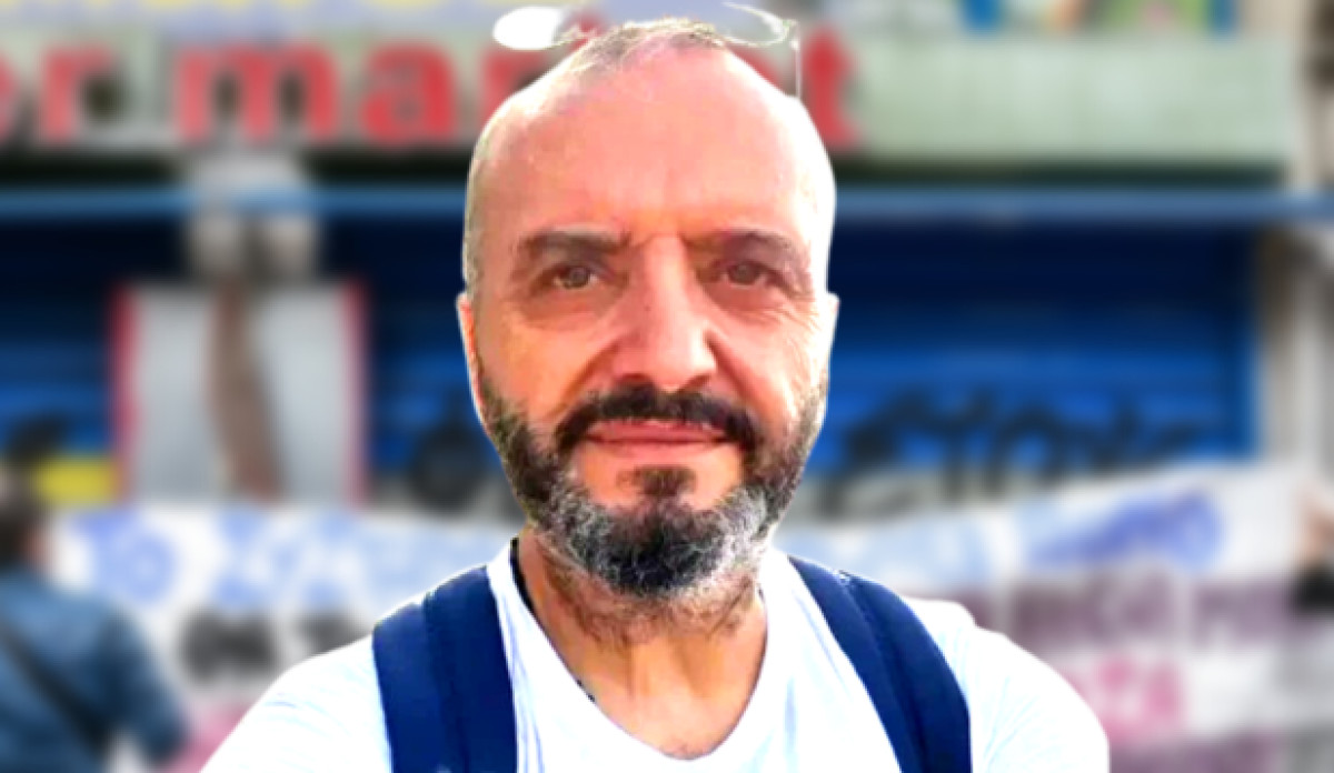 Κολωνός: Γκαζάκια στην πολυκατοικία που μένει ο Ηλίας Μίχος