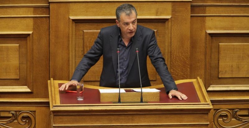 Επιμένει στις καταγγελίες ο Θεοδωράκης περί προσλήψεων και διαγωνισμών