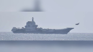 Πολεμικά πλοία και μαχητικά της Κίνας παραμένουν γύρω απ'την Ταϊβάν