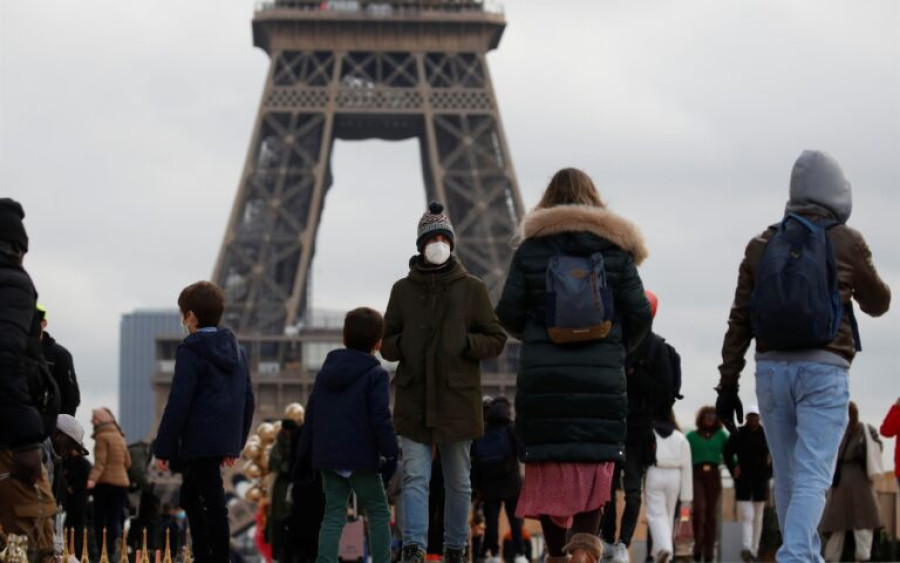 Για «νέο κύμα» της πανδημίας προειδοποιεί η πρωθυπουργός της Γαλλίας