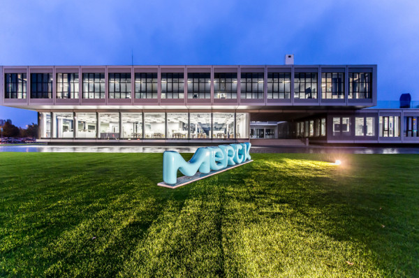Συνεργασία Moderna-Merck για εμβόλιο mRNA κατά του μελανώματος