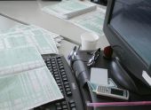 Με ρυθμούς χελώνας η υποβολή φορολογικών δηλώσεων