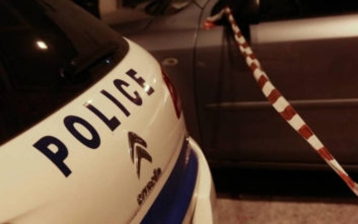 Επίθεση σε περιπολικό στον Πειραιά - Ένας τραυματίας