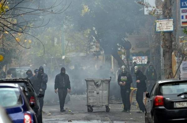 «Πεδίο μάχης» μεταξύ αστυνομικών και κουκουλοφόρων έγινε η ΑΣΟΕΕ