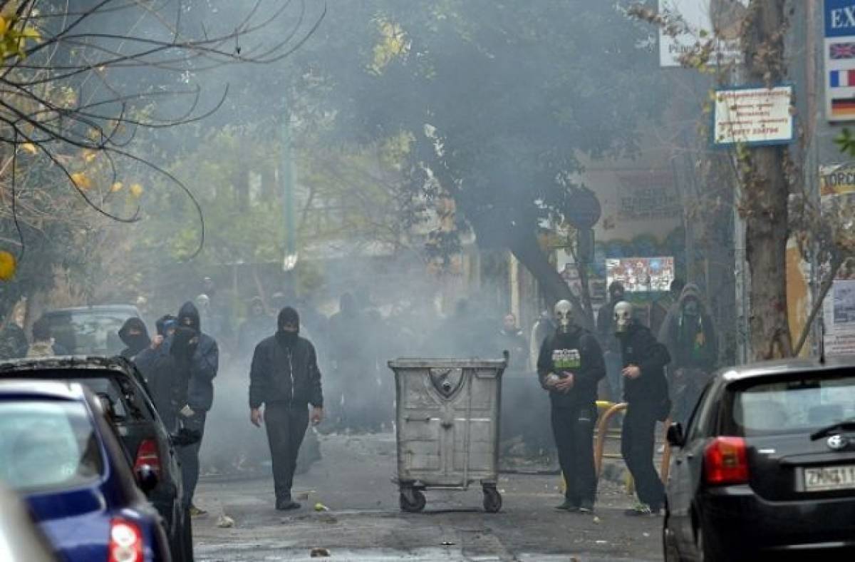 «Πεδίο μάχης» μεταξύ αστυνομικών και κουκουλοφόρων έγινε η ΑΣΟΕΕ