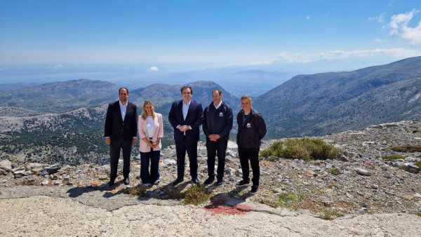 Συνεχίζεται η περιοδεία Πιερρακάκη στην Κρήτη- Επισκέφθηκε το αστεροσκοπείο Σκίνακα