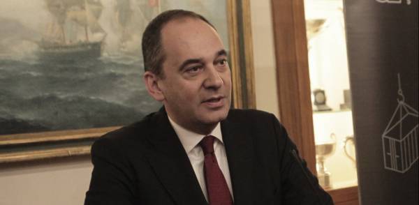 Παραμένει στη ΜΕΘ του Ευαγγελισμού ο Γιάννης Πλακιωτάκης