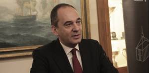 Παραμένει στη ΜΕΘ του Ευαγγελισμού ο Γιάννης Πλακιωτάκης