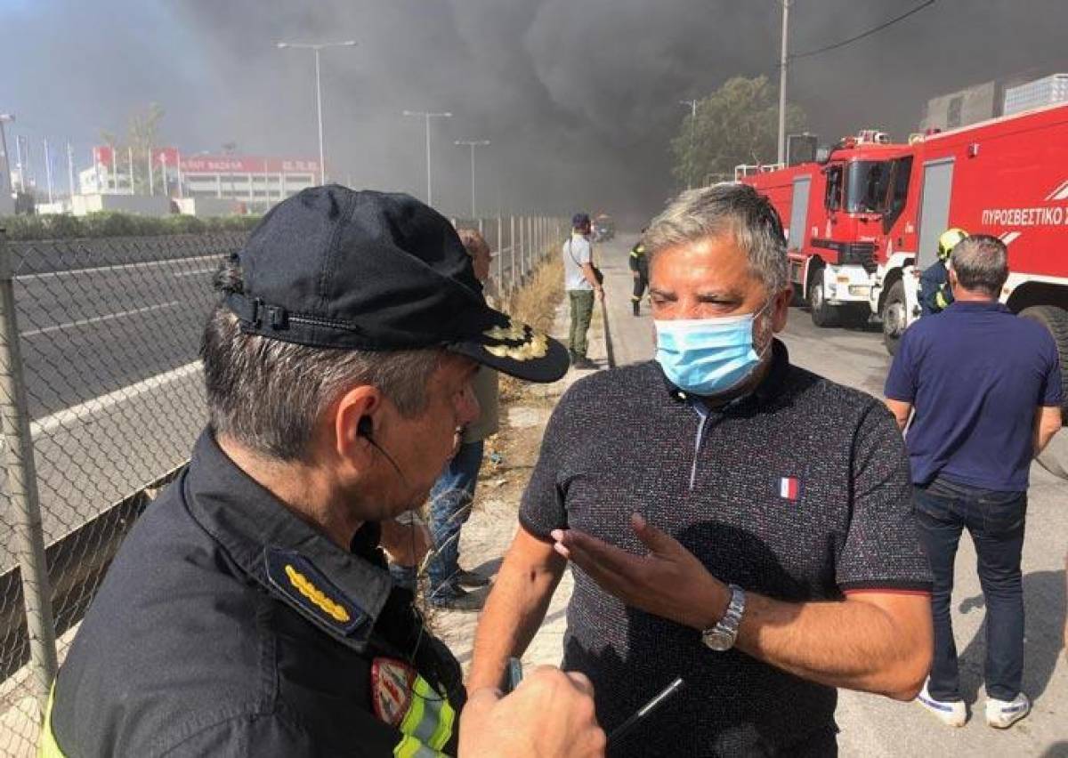 Πατούλης:Η φωτιά λόγω ανέμων, πρέπει να ελεγχθεί έως το μεσημέρι
