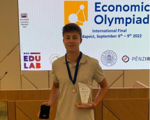 Έλληνας ο αργυρός ολυμπιονίκης της φετινής Διεθνούς Οικονομικής Ολυμπιάδας