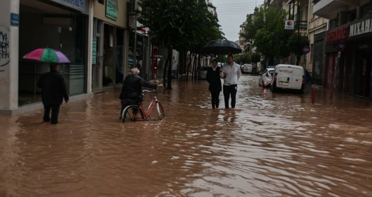 Ιανός: Αποχωρεί αφήνοντας πίσω νεκρούς, μια αγνοούμενη και σημαντικές ζημιές
