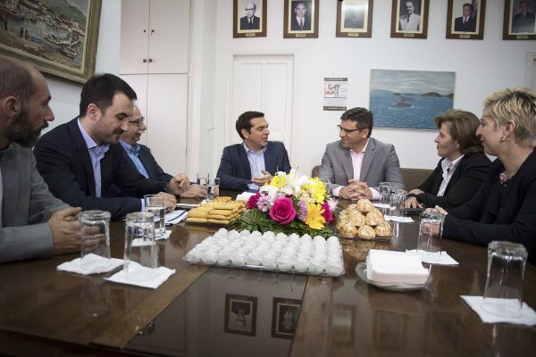 Tο δώρο του Μαρινάκη στον Τσίπρα