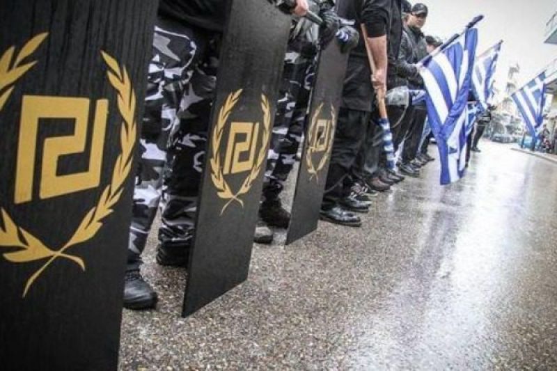 «Χρυσή Αυγή» vs Twitter και Facebook!