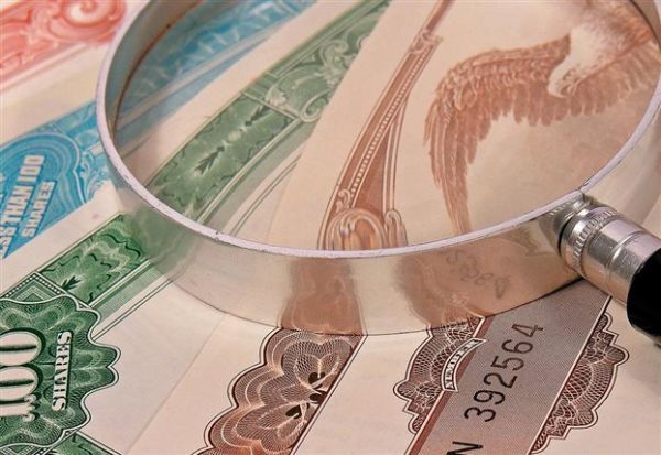 Bloomberg: Τα ελληνικά ομόλογα έχουν καλύτερες αποδόσεις κι από τα...λαχεία