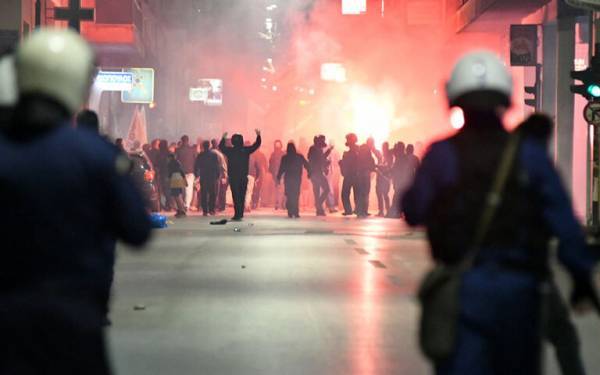 Επέτειος Πολυτεχνείου: Μολότοφ και πετροπόλεμος σε Θεσσαλονίκη και Πάτρα