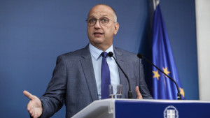 Οικονόμου κατά ΣΥΡΙΖΑ για Παππά:Αμφισβητεί τον σκληρό πυρήνα του Συντάγματος