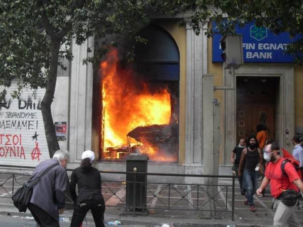 Οι μολότοφ φέρνουν και αμνησία;