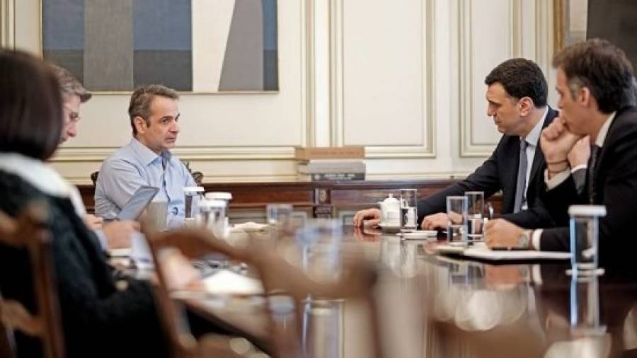 Συναγερμός στο Μαξίμου για τα αυξανόμενα κρούσματα- Έκτακτη τηλεδιάσκεψη