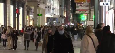 Έτρεξαν να προλάβουν: Ουρές στα καταστήματα σε Αθήνα, Θεσσαλονίκη (videos)