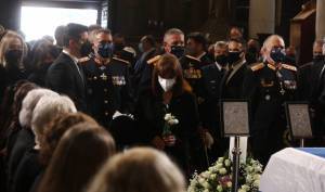 Σακελλαροπούλου για Παπούλια: Αποχαιρετάμε έναν ανυστερόβουλο υπηρέτη του τόπου μας