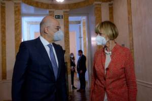 Συνάντηση Δένδια με την Γ.Γ. του ΟΑΣΕ-Στο επίκεντρο το ουκρανικό