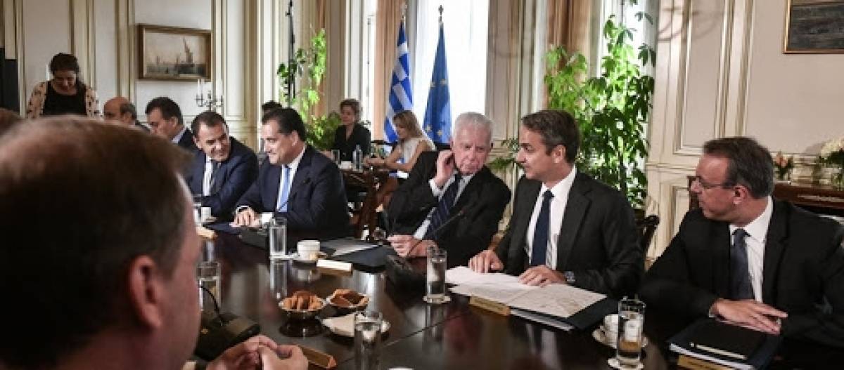 Ξαναζεσταίνεται το πιάτο του ανασχηματισμού