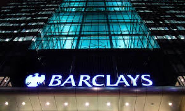 Κατηγορίες για απάτη αντιμετωπίζουν Barclays και 4 πρώην στελέχη της