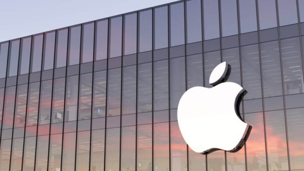 Apple: Νέα επένδυση 100 δισ. δολαρίων στις ΗΠΑ υπό την πίεση Τραμπ για δασμούς στα iPhone