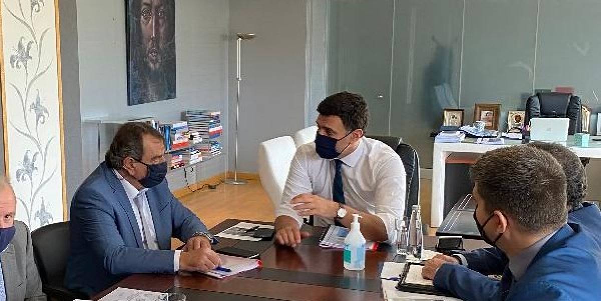 Κικίλιας: Η Σαντορίνη μπορεί να γίνει πρότυπο βιώσιμης τουριστικής ανάπτυξης