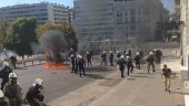 Εκτεταμένα επεισόδια και «βροχή» από μολότοφ στο κέντρο της πρωτεύουσας