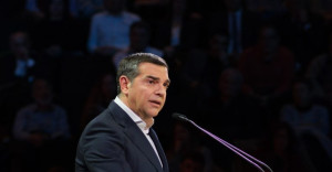 Συνθήματα Τσίπρα για «νέα εθνική πυξίδα και νέο πατριωτισμό» - Παρουσίασε σχέδιο ανάταξης