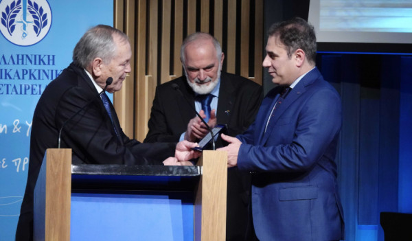 Υδρόγειος Ασφαλιστική: Τιμητική βράβευση από την Ελληνική Αντικαρκινική Εταιρεία