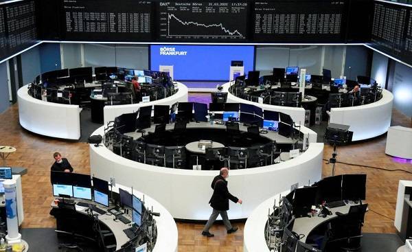 Βήμα σημειωτόν στις ευρωαγορές-Στο επίκεντρο οι κυρώσεις κατά της Ρωσίας