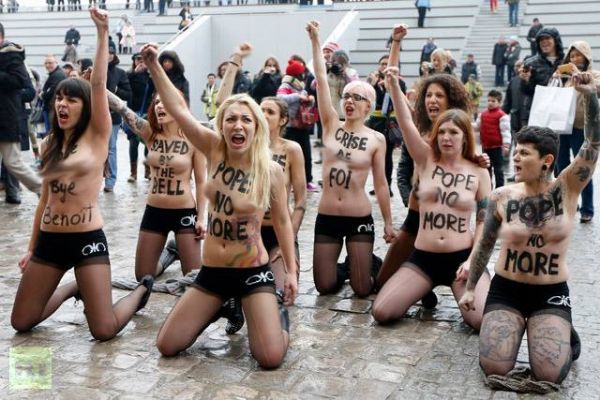 Femen: Θα προτάξουν τα στήθη τους και στην Aθήνα
