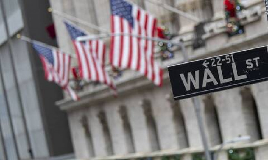 Απώλειες στη Wall Street μετά το sell-off της Παρασκευής