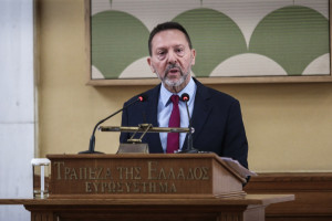 Νόμος Κατσέλη: «Ψήφος εμπιστοσύνης» από Στουρνάρα στη ρύθμιση που μειώνει δόσεις και τόκους