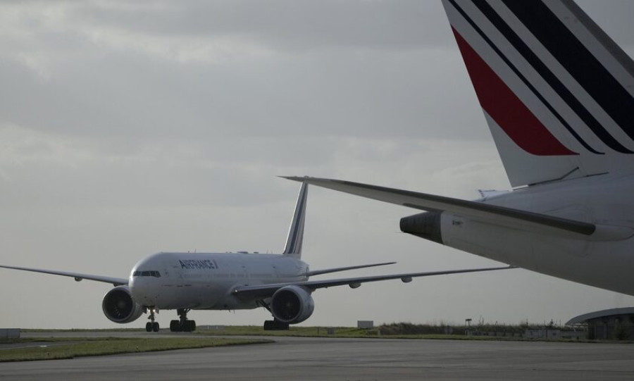 Γαλλία: Απειλές για βόμβα σε 14 αεροδρόμια-Εκκενώθηκαν ξανά οι Βερσαλλίες