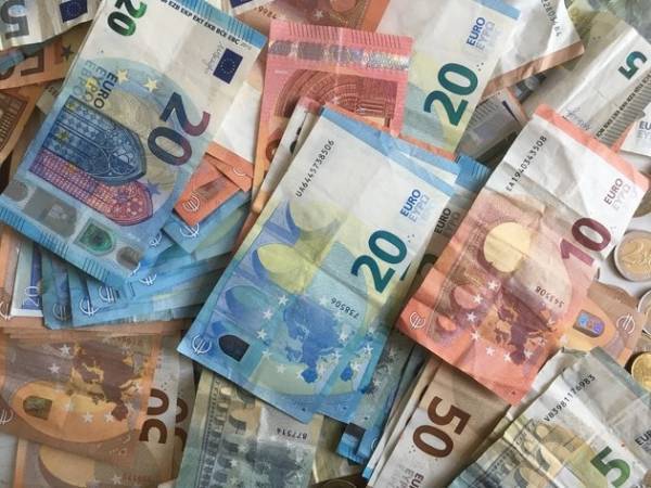 Επιτυχημένη χαρακτηρίζουν οι Financial Times την έκδοση του 10ετούς