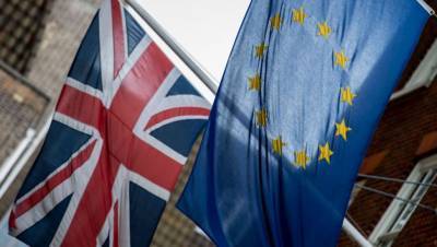 Με «σύννεφα» ξεκινούν οι διαπραγματεύσεις για την εμπορική συμφωνία Ε.Ε.-Βρετανίας