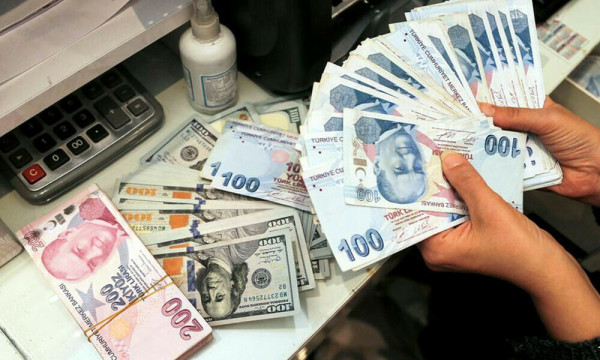 «Βυθίζεται» κοντά σε ιστορικό χαμηλό η τουρκική λίρα