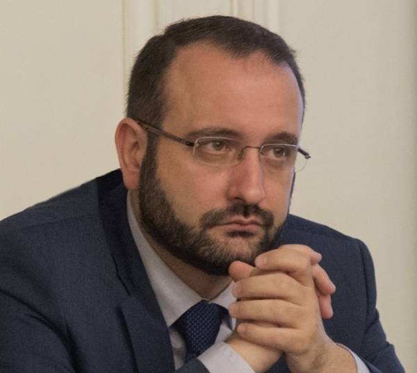 Κόλλιας(ΟΕΕ):Οι μεταρρυθμίσεις εχέγγυο για την εξομάλυνση την καμπύλης των επιτοκίων