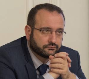 Κόλλιας(ΟΕΕ):Οι μεταρρυθμίσεις εχέγγυο για την εξομάλυνση την καμπύλης των επιτοκίων