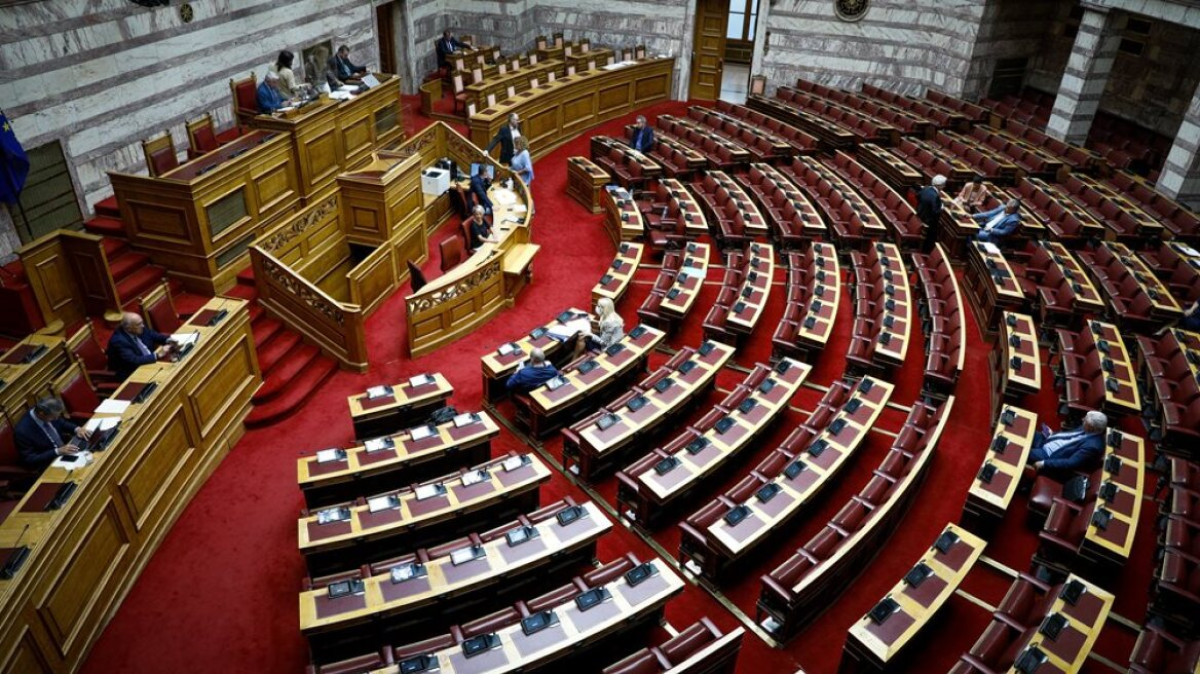 Εξεταστική για παρακολουθήσεις: Δείτε live τη συζήτηση για το πόρισμα