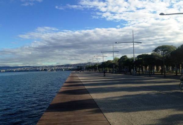 Άρση των μέτρων απαγόρευσης στη Νέα Παραλία Θεσσαλονίκης