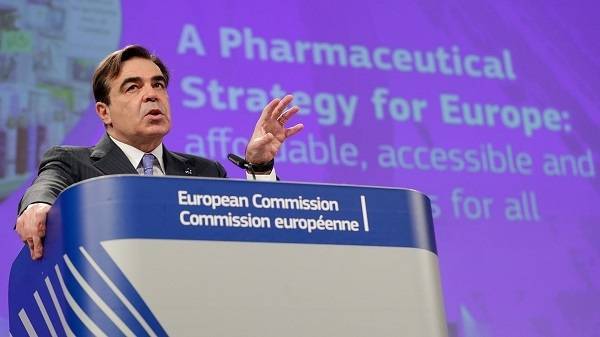 Σχοινάς: Δε σώζουν ζωές τα εμβόλια, αλλά ο εμβολιασμός