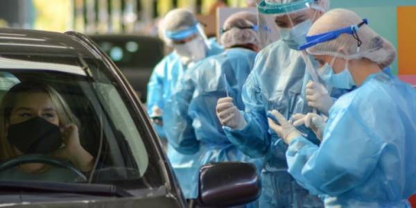 ΕΟΔΥ: Rapid tests από το αυτοκίνητο σε 13 περιοχές
