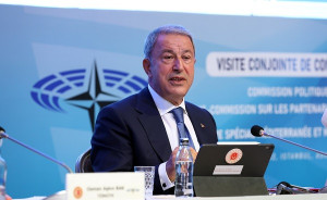 ΝΑΤΟ: Επεισόδιο Ελλήνων βουλευτών με Ακάρ-«Πάρτε πίσω το casus belli»