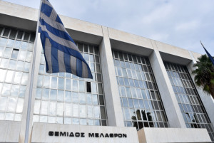 Συναγερμός στον Άρειο Πάγο από πυκνούς καπνούς – Στο σημείο η Πυροσβεστική