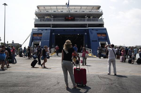 ΤτΕ: Πλεόνασμα €200 εκατ. στο ταξιδιωτικό ισοζύγιο τον Απρίλιο